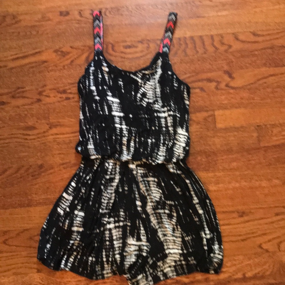 Xhilaration Romper Size M
